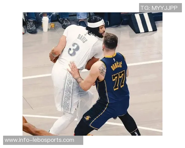 东契奇狂砍45分8助攻老詹达成里程碑浓眉双双助湖人击败独行侠